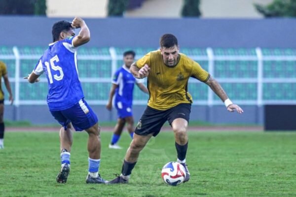 Berikut beberapa alternatif judul untuk "Dejan Racic ungkap alasan lanjutkan karier di Indonesia":

1. "Dejan Racic Bagikan Alasan Memilih Karier di Indonesia"
2. "Mengapa Dejan Racic Melanjutkan Kariernya di Indonesia?"
3. "Dejan Racic: Alasan di Balik Keputusan Karier di Indonesia"
4. "Dejan Racic Terangkan Pilihan Lanjutkan Karier di Tanah Air"
5. "Alasan Dejan Racic Memperpanjang Karier Sepak Bola di Indonesia"
6. "Dejan Racic Jelaskan Motif Lanjutkan Perjalanan Karier di Indonesia"

Silakan pilih atau sesuaikan sesuai kebutuhan!