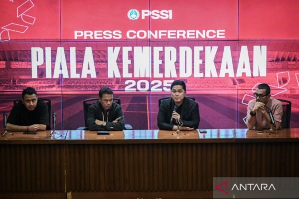 Here are some alternate titles for "Daftar Resmi Empat Negara Peserta Piala Kemerdekaan 2025":

1. "Daftar Resmi Empat Negara yang Berpartisipasi dalam Piala Kemerdekaan 2025"
2. "Empat Negara Peserta Piala Kemerdekaan 2025: Daftar Resmi"
3. "Peserta Resmi Piala Kemerdekaan 2025: Empat Negara yang Ikut Serta"
4. "Daftar Negara Peserta Piala Kemerdekaan 2025: Empat Kontestan Resmi"
5. "Empat Negara Peserta Resmi dalam Piala Kemerdekaan 2025"
6. "Piala Kemerdekaan 2025: Daftar Empat Negara Peserta Resmi"
7. "Empat Negara yang Akan Berpartisipasi di Piala Kemerdekaan 2025"
8. "Daftar Resmi Empat Negara untuk Piala Kemerdekaan 2025"

Feel free to mix and match or modify any of these suggestions!