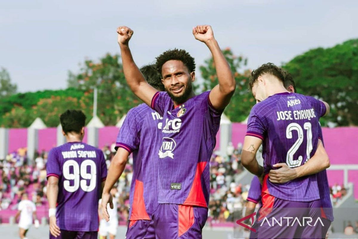 You could consider rephrasing the title to something like: "Williams Lugo: Man of the Match" or "Williams Lugo Named Player of the Match." If you're looking for a more creative spin, you might try "Williams Lugo Shines as Player of the Match.